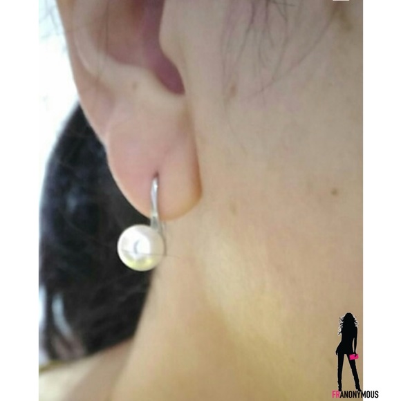 Pearl Earrings in Silver - Picture 2 of 3